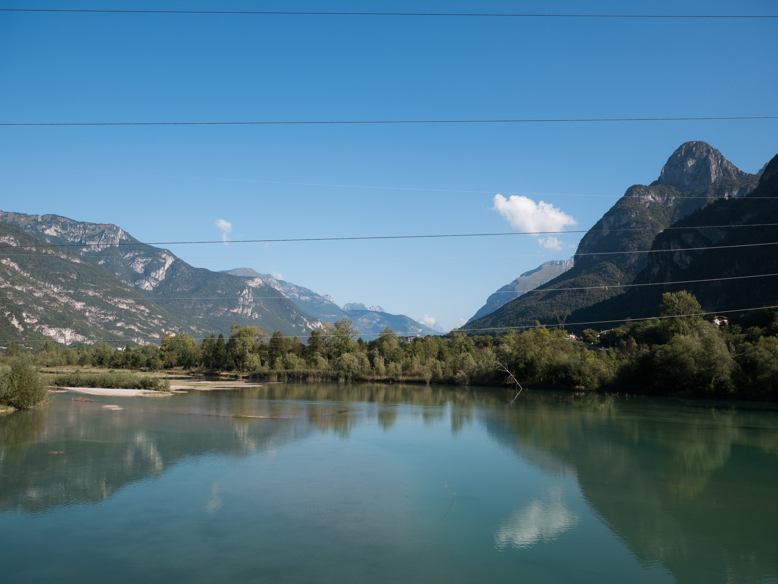 Die türkise Piave zwischen den Bergen
